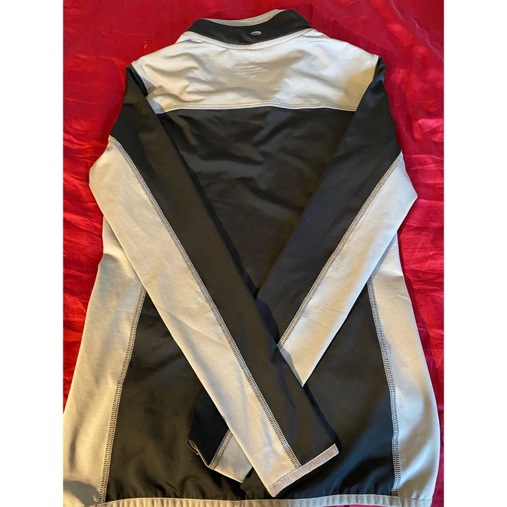 Vineyard Vines Performance Pull Over - image 2